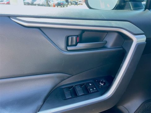 Used 2021 Toyota RAV4 LE image 6