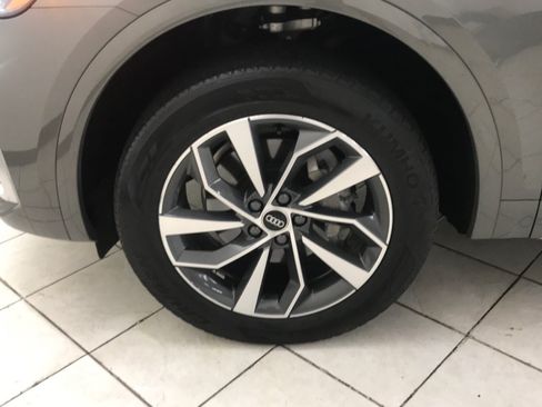 Used 2023 Audi Q5 2.0T Premium Plus w/ Premium Plus Package AWD/4WD image 7