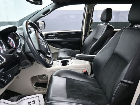 Certified 2017 Dodge Grand Caravan SXT image 10