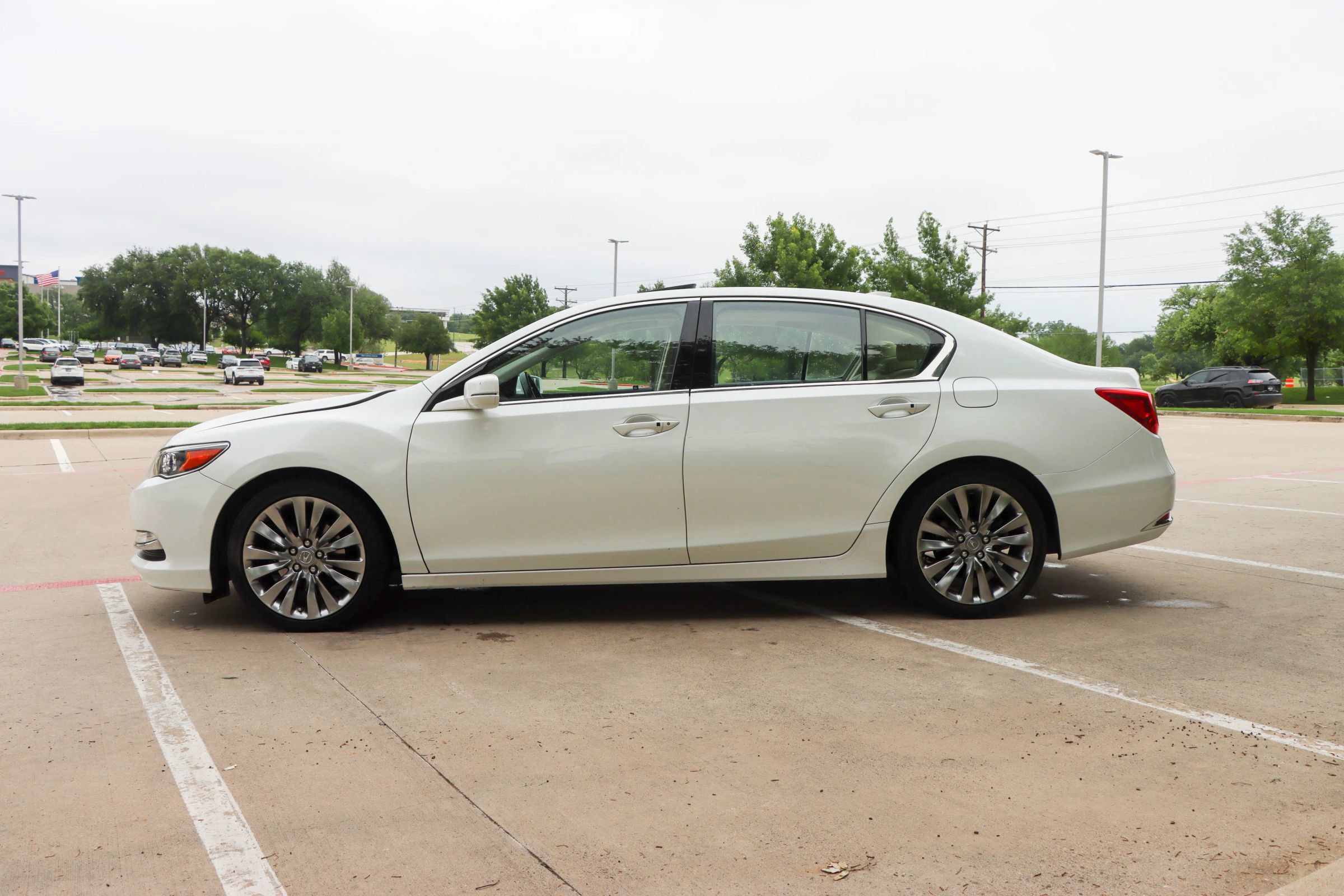Used 2017 Acura RLX w/ Technology Package FWD image 4