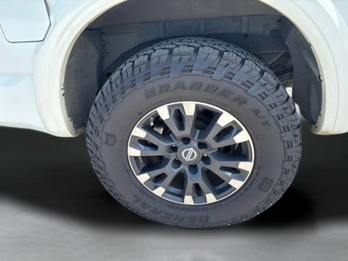 Used 2017 Nissan Titan PRO-4X w/ Pro-4x Convenience Package AWD/4WD image 33