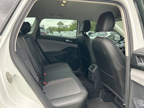 Used 2022 Volkswagen Taos SE image 44