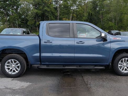 Used 2024 Chevrolet Silverado 1500 LT w/ Z71 Off-Road Package AWD/4WD image 6