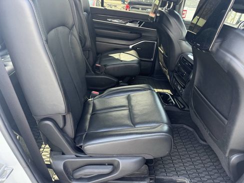 Used 2022 Jeep Wagoneer Series II w/ Premium Group I AWD/4WD image 14