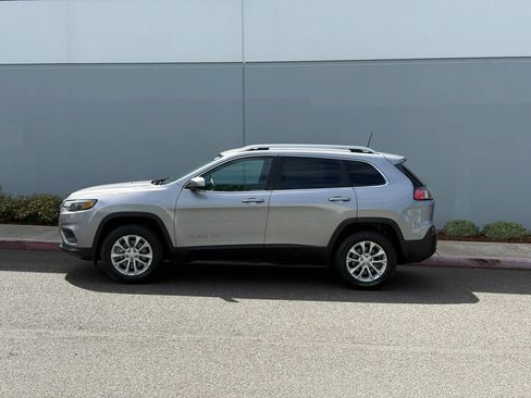 Used 2019 Jeep Cherokee Latitude w/ Popular Appearance Group AWD/4WD image 3