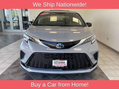 Used 2024 Toyota Sienna XSE w/ XSE Plus Package AWD/4WD image 4