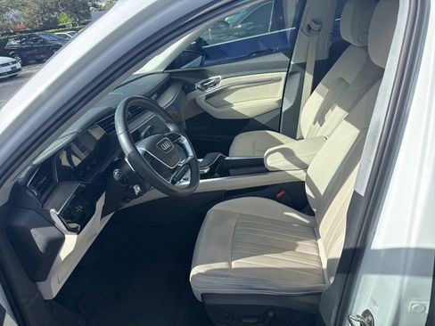 Used 2024 Audi Q8 e-tron Premium Plus w/ Premium Plus Package image 3