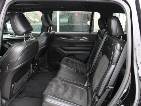 Certified 2023 Jeep Grand Cherokee L Laredo image 30