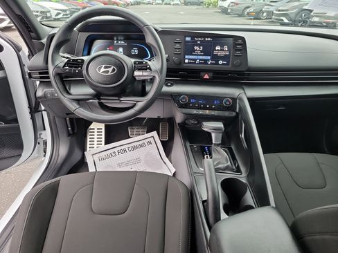 Certified 2025 Hyundai Elantra Sport w/ Cargo Package image 6