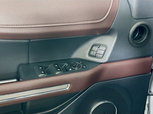 Used 2024 Ford Expedition Limited image 15