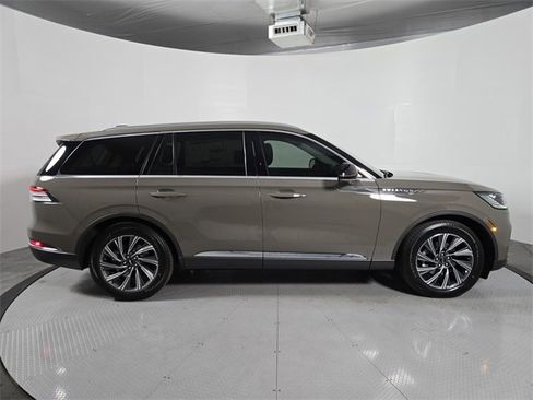 New 2026 Lincoln Aviator 2WD image 3