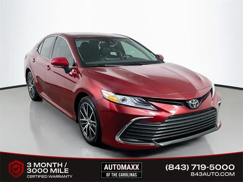 Used 2021 Toyota Camry XLE FWD image 1