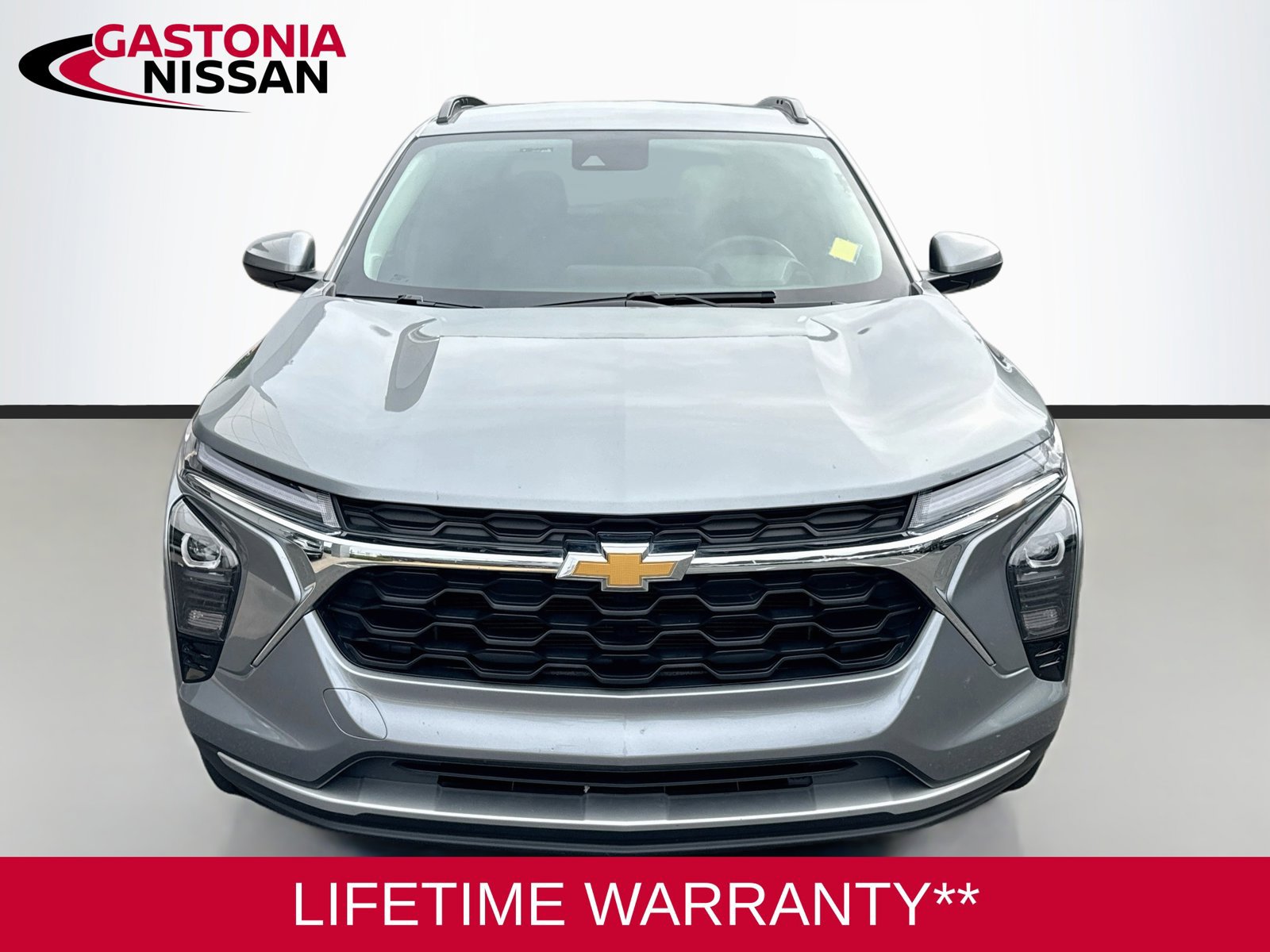 Used 2025 Chevrolet Trax LT w/ Driver Confidence Package FWD image 2