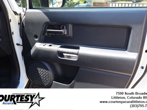 Used 2013 Toyota FJ Cruiser 4WD w/ Convenience Pkg image 33