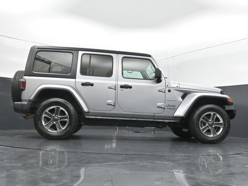 Used 2021 Jeep Wrangler Unlimited Sahara AWD/4WD image 40