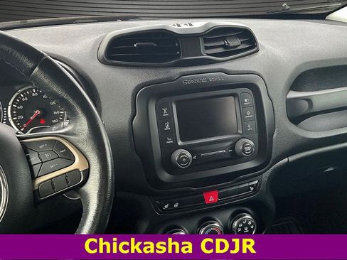 Used 2017 Jeep Renegade Latitude w/ Cold Weather Group image 9