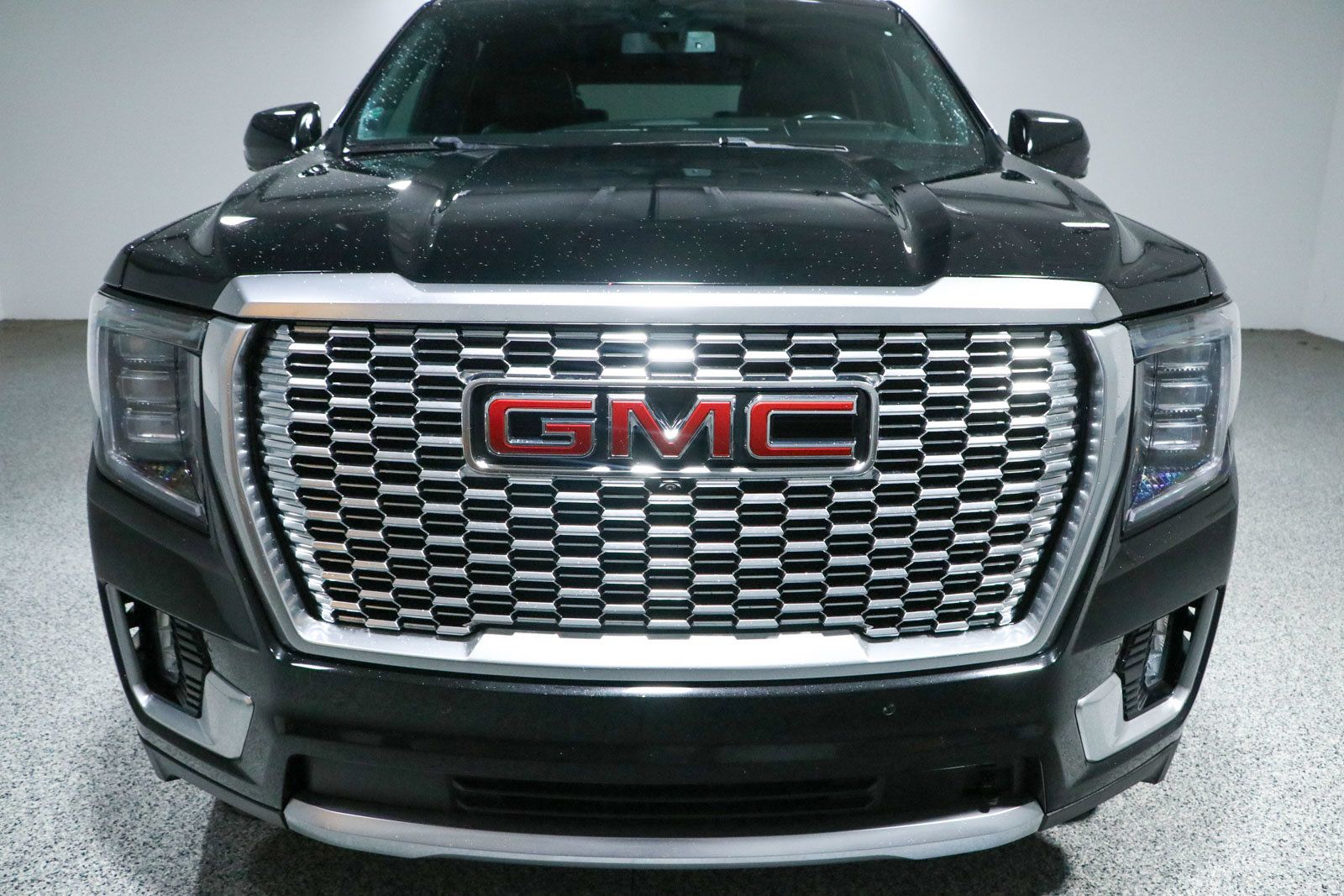 Used 2021 GMC Yukon Denali AWD/4WD image 4