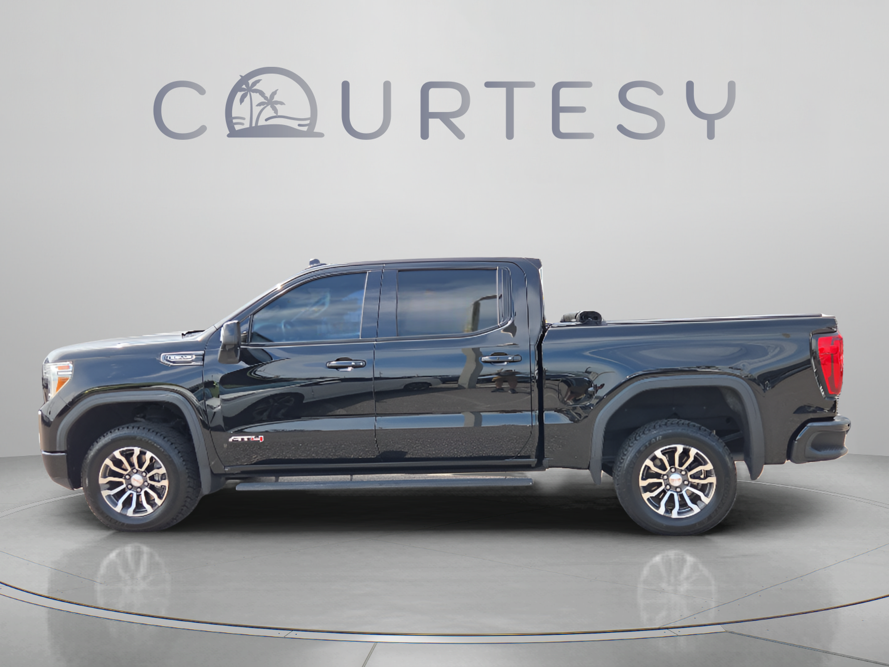 Used 2021 GMC Sierra 1500 AT4 w/ Driver Alert Package I AWD/4WD image 2