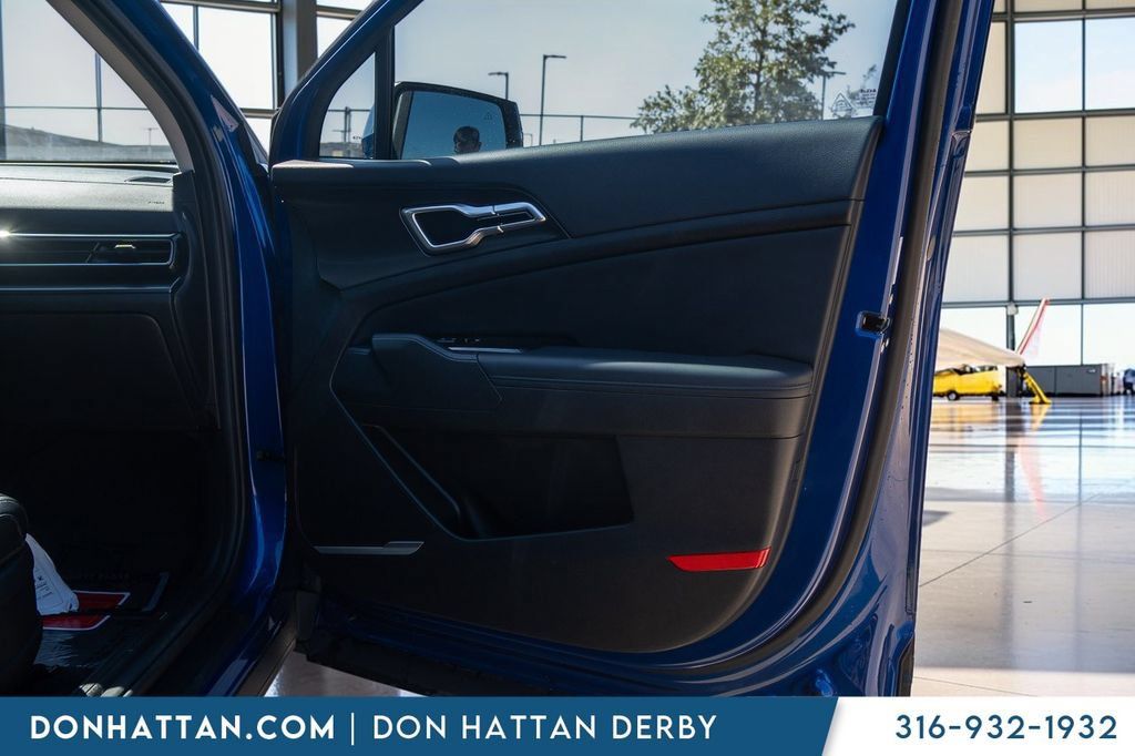 Used 2025 Kia Sportage EX FWD image 27