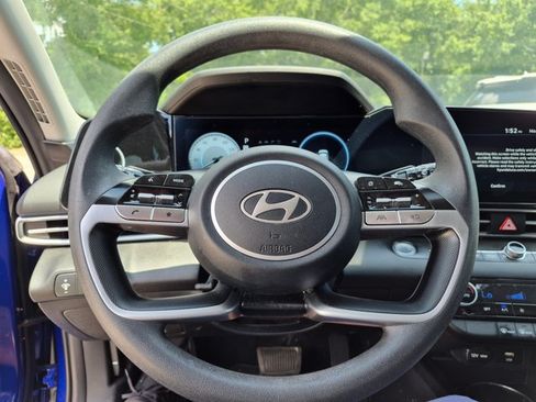 Used 2024 Hyundai Elantra SEL FWD image 11