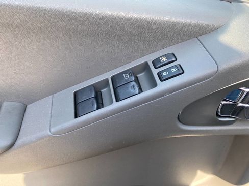 Used 2012 Nissan Frontier SV w/ SV Premium Utility Pkg image 12