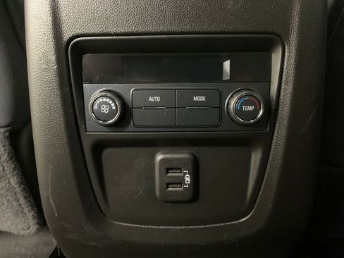 Used 2022 Buick Enclave Essence image 16