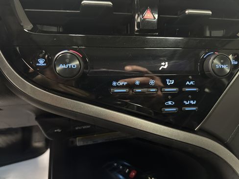 Used 2021 Toyota Camry XLE w/ Navigation Upgrade Package FWD image 25