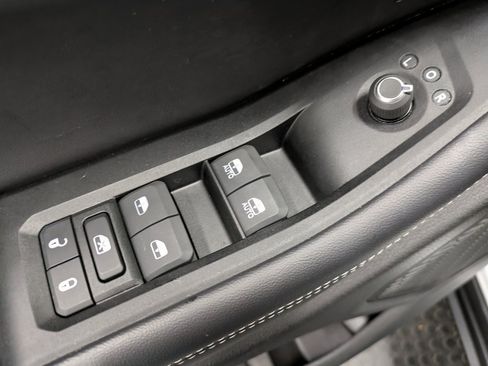 Used 2024 Jeep Grand Cherokee Laredo X image 9