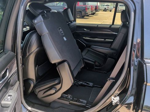 Used 2025 Jeep Grand Cherokee L Limited w/ Luxury Tech Group II RWD image 38