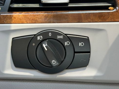 Used 2008 BMW 335i Convertible image 29