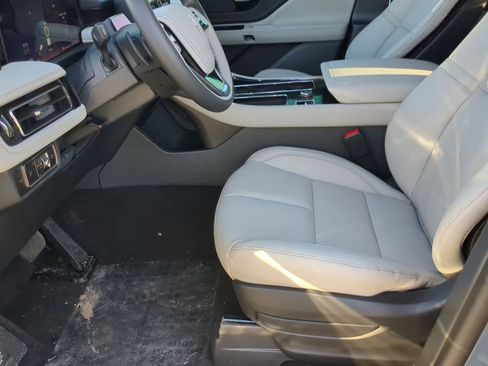 New 2026 Lincoln Aviator AWD image 11