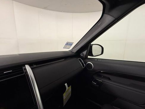 Certified 2025 Land Rover Discovery S image 15