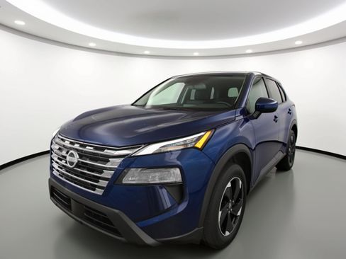 Used 2025 Nissan Rogue SV FWD image 3