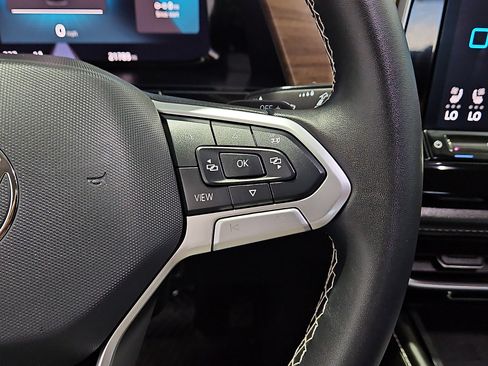 Certified 2024 Volkswagen Atlas SE image 18