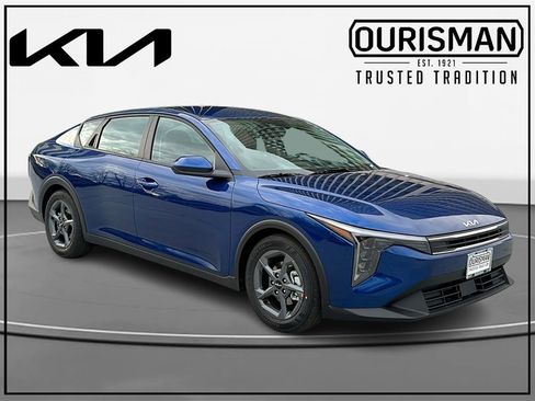New 2025 Kia K4 LXS image 1
