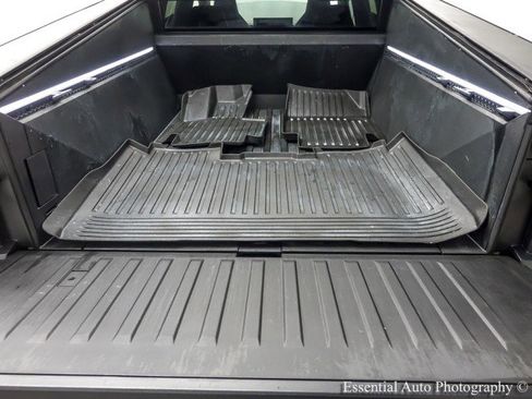 Used 2024 Tesla Cybertruck AWD Crew Cab image 40