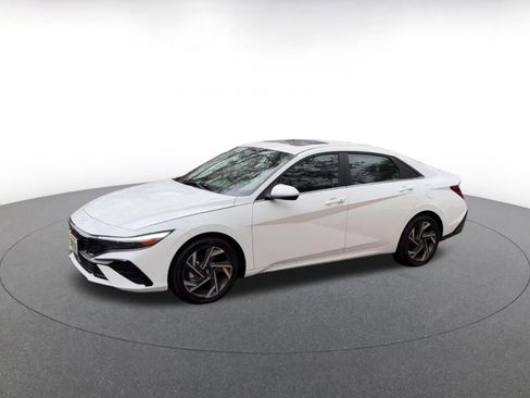 Used 2025 Hyundai Elantra SEL image 8