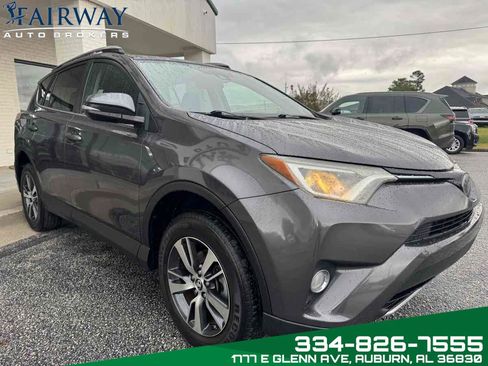 Used 2018 Toyota RAV4 XLE image 4