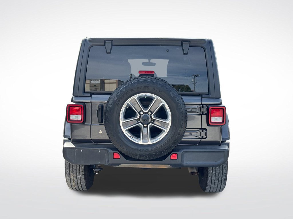Used 2018 Jeep Wrangler Unlimited Sahara AWD/4WD image 4