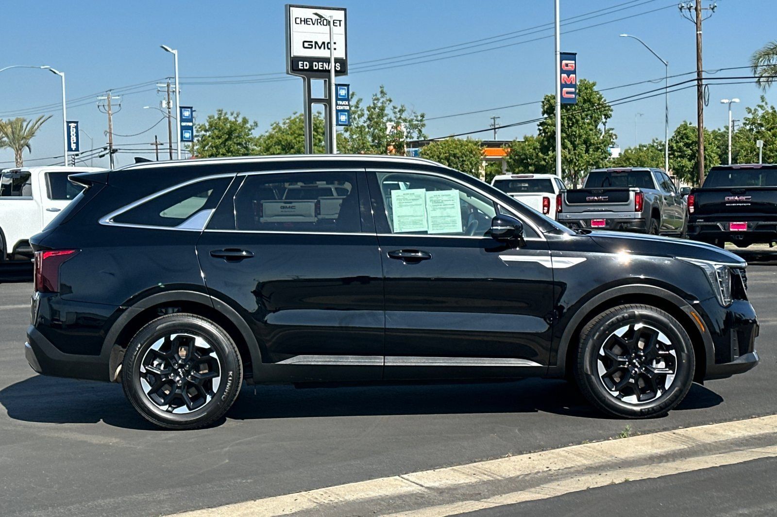 Used 2024 Kia Sorento S FWD image 3