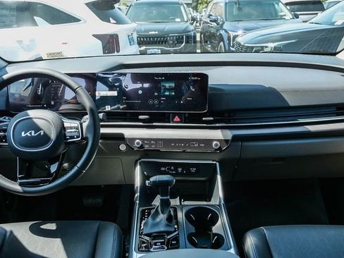 New 2026 Kia Carnival EX FWD image 14