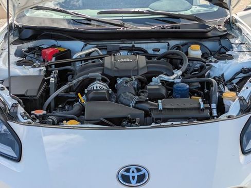 Used 2025 Toyota GR86 Premium w/ Performance Package image 22
