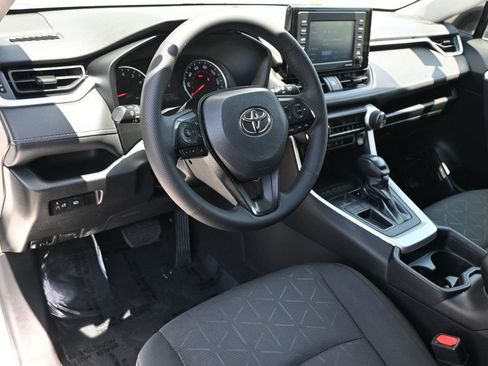Used 2021 Toyota RAV4 XLE FWD image 7