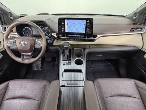 Used 2024 Toyota Sienna Platinum image 13