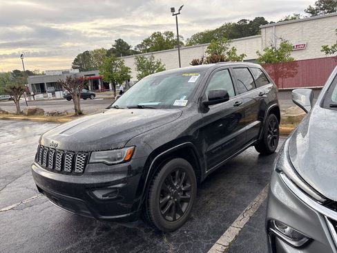 Used 2020 Jeep Grand Cherokee Altitude image 2
