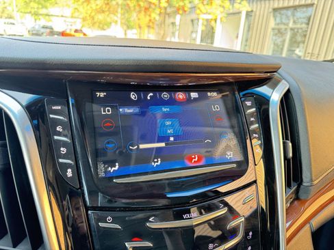 Used 2018 Cadillac Escalade Premium Luxury AWD/4WD image 19