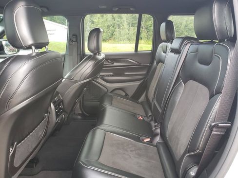 Used 2023 Jeep Grand Cherokee Altitude AWD/4WD image 14