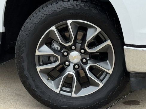 Used 2023 Chevrolet Silverado 1500 LT w/ Z71 Off-Road Package AWD/4WD image 32
