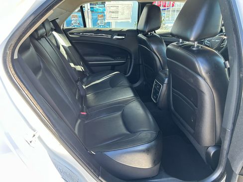 Used 2019 Chrysler 300 Limited image 13