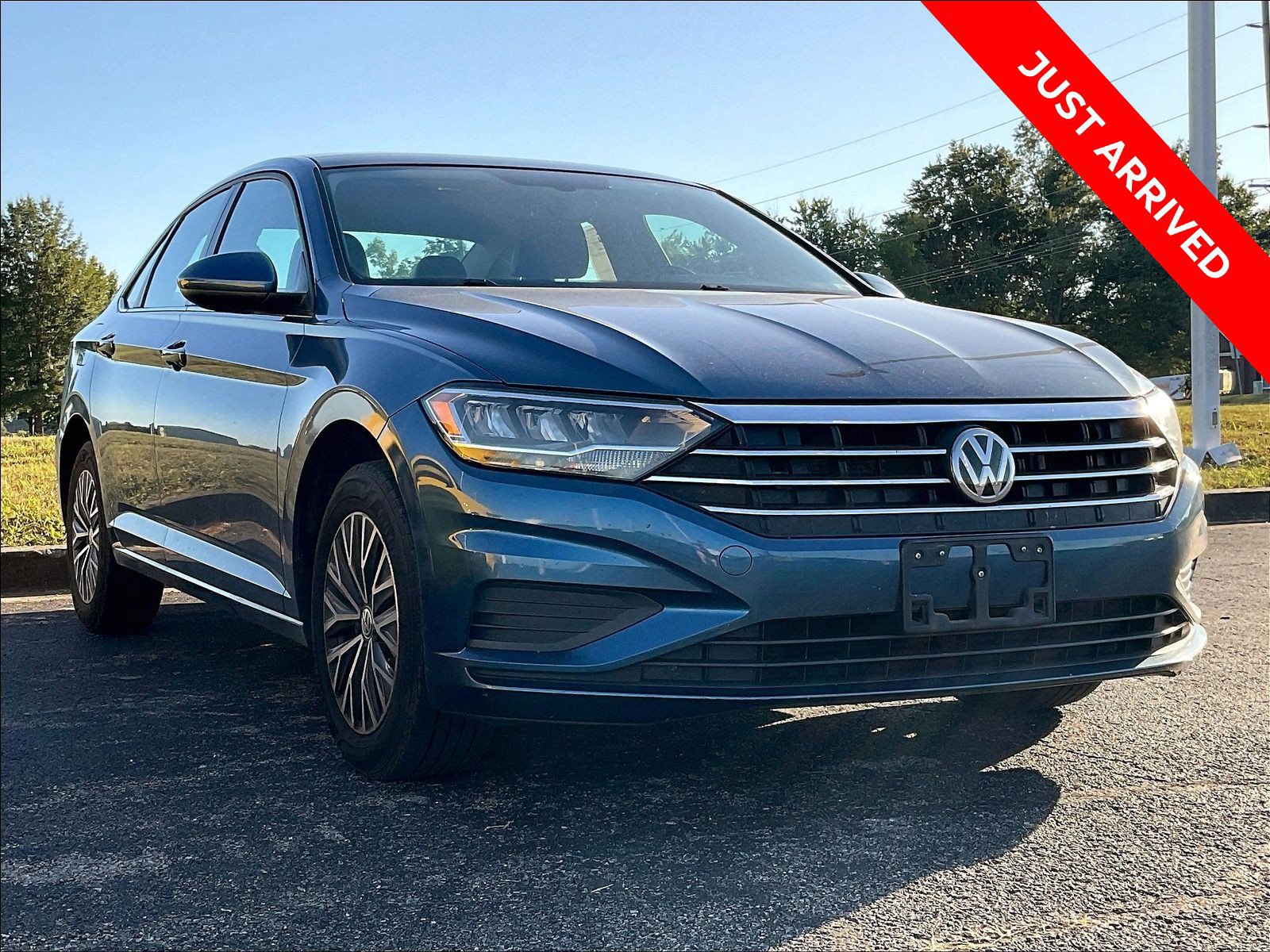 Used 2020 Volkswagen Jetta SE w/ SE Cold Weather Package FWD image 1